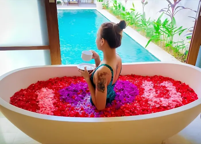 Beautiful Bali - 6 Mins Walk To The *